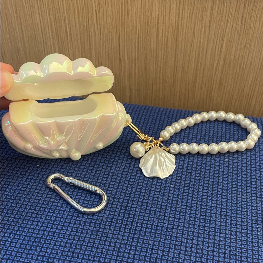Iridescent Shell AirPods Case with Pearl Wristlet - Picture 2 of 4